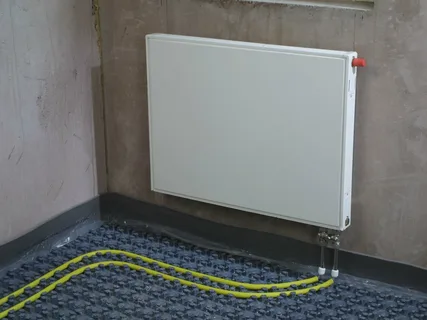 Hydronic radiant heat panels